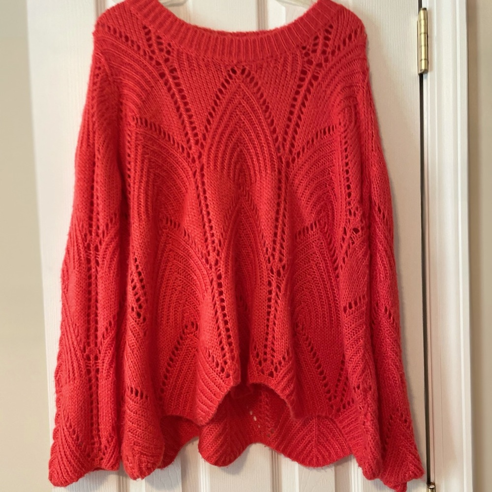 Boutique sweater with scalloped detail on bottom. Size M.